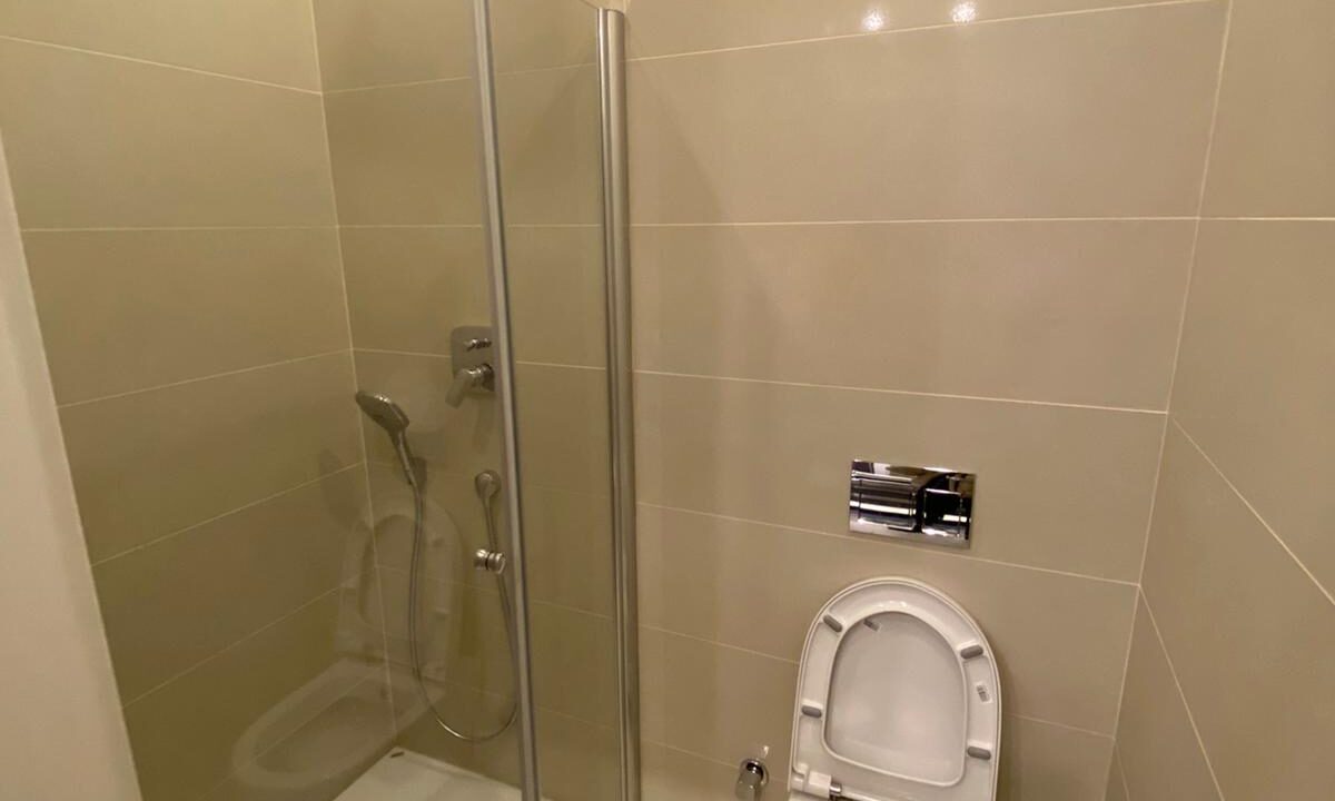 0df1b681-b4e4-41cf-9c8b-212028a8a025