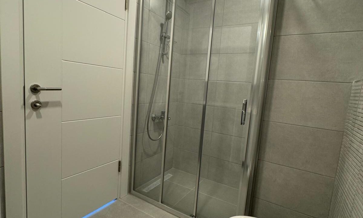 67eb8bc4-e2c1-4a39-b021-52fb65570de0