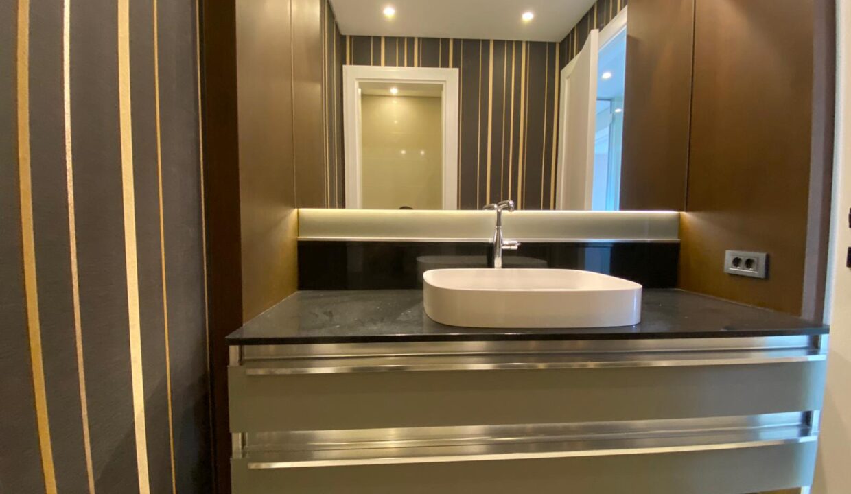 d5681d25-7d25-4c8b-8e78-93ae183c27bb